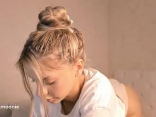 Username: Lesi_moonie. Age: 19. Online: 2024-10-18. Bio: cutie teen camgirl from Dollland. Speaking English. Live sex show: giving you close-up shots of her oily holes during webcam sex