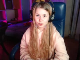 Username: Yoliverse. Age: 18. Online: 2024-04-20. Bio: horny teen camgirl from PizzaTown. Speaking English. Live sex show: with a hairy pussy teasing it on a sex cam
