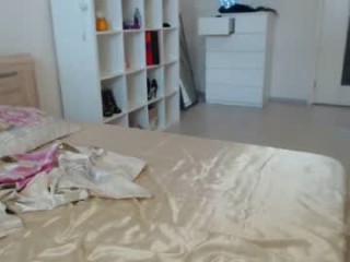 Username: Oxxme. Age: 21. Online: 2020-12-23. Bio:   camgirl from Dream Sity. Speaking English. Live sex show: drilling her holes with a big dildo live on sex cam